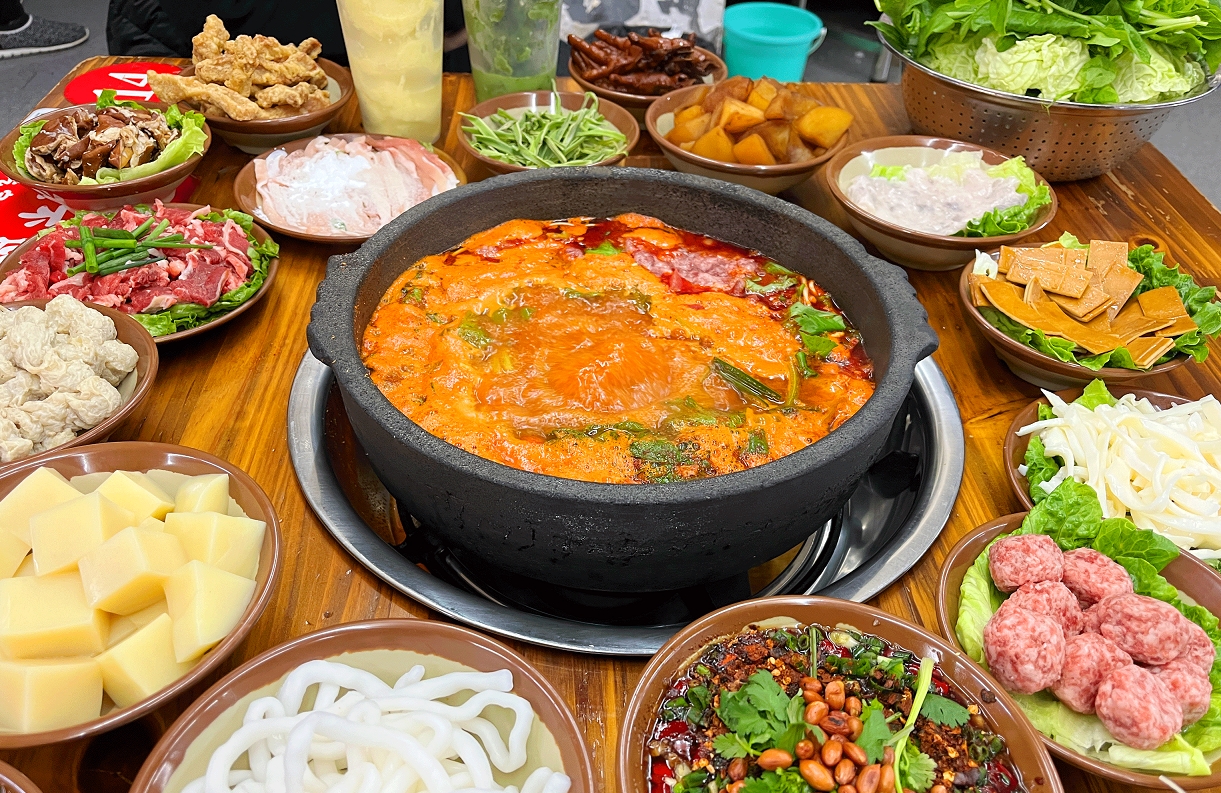 恋味笔记安顺夺夺粉酸汤火锅美食图鉴